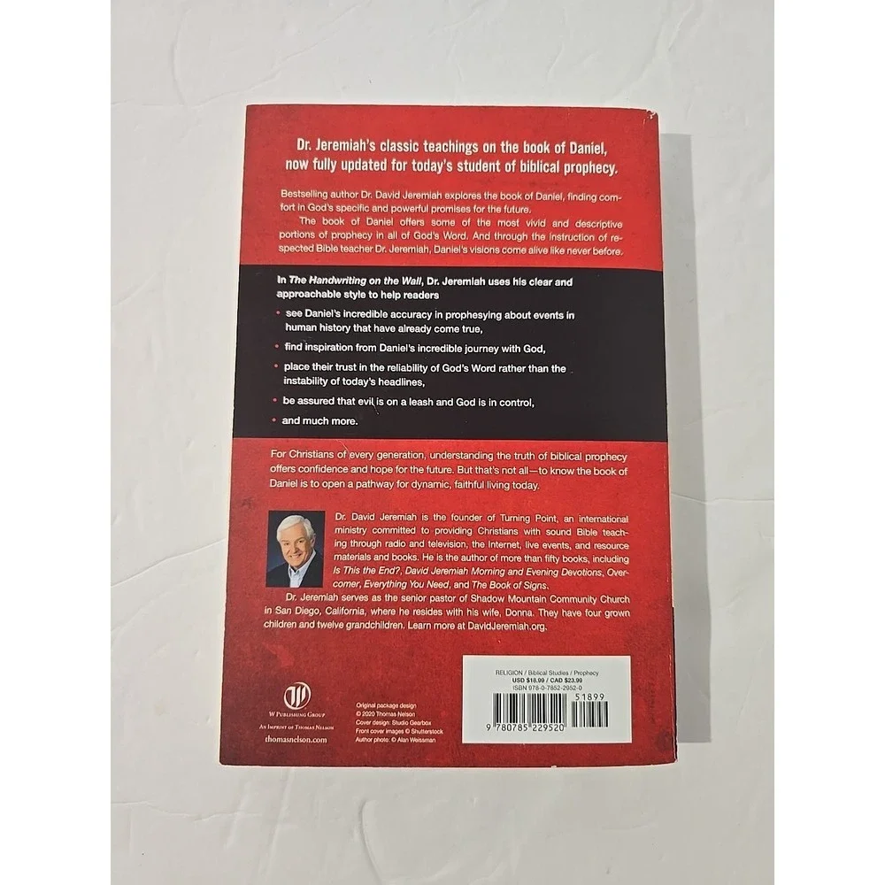 David Jeremiah - The Handwriting On The Wall - (Paperback) - C.C. Carlson